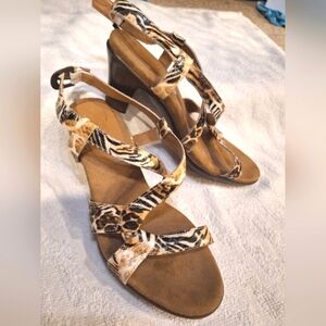 Aerosoles brown animal print strappy sandals with adjustable buckle - size 6.5